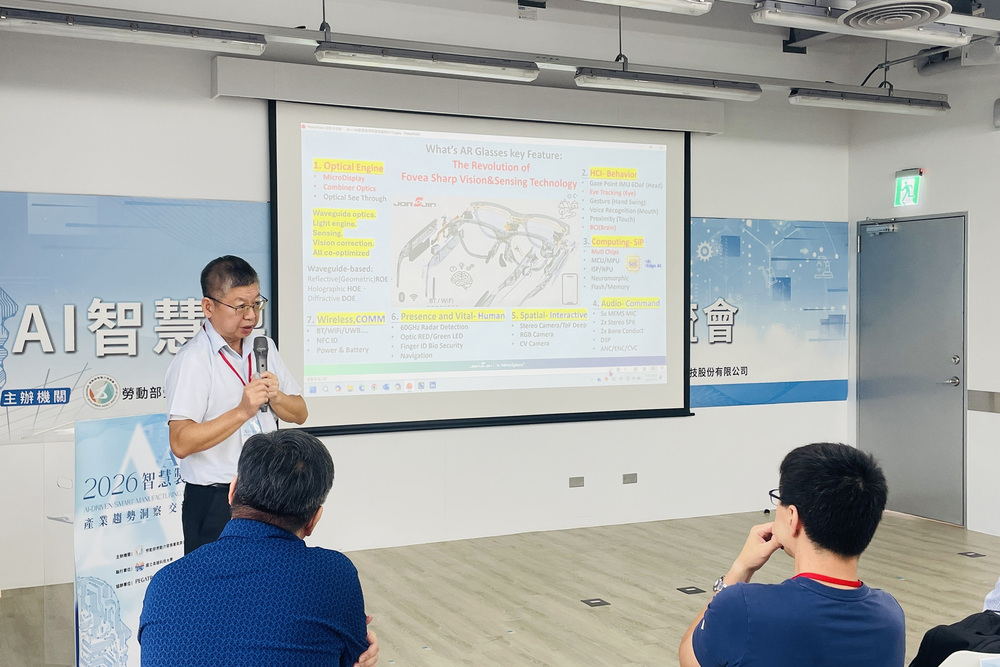 佐臻股份有限公司 梁文隆董事長分享「製造業的下一步：AI × XR × 數位轉型關鍵布局」。