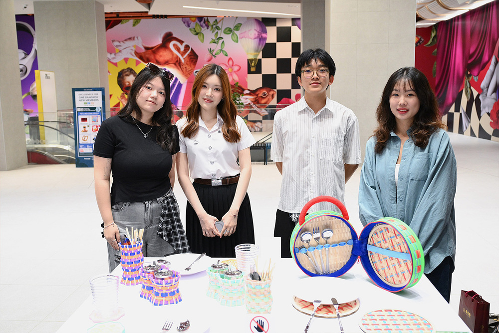 高科大工業設計系-陳怡卉、蔡蓉偵與泰藝大產品設計系Pannawat Pongsateerapong, Kulteera Seelacharone等學生，以兩國竹編工藝特色結合現代3D列印技術設計餐具收納組