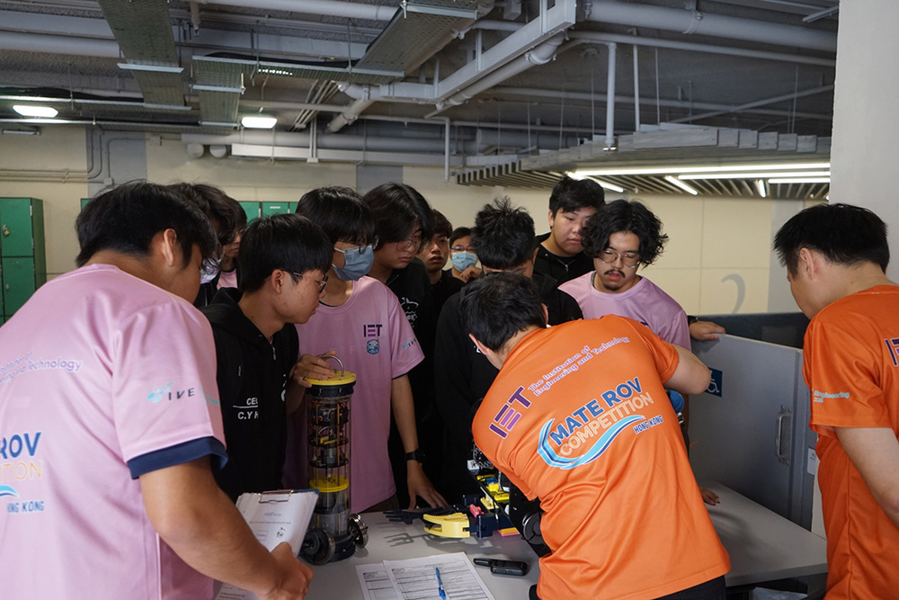 水下機器人與垂直頗面浮標系統賽前安全檢查