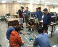 學生自造個人專屬無人駕駛車學習移動平台