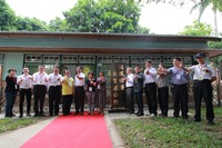 橋頭區區長陳振坤(左五),高雄市環保局局長蔡孟裕(左六),台糖公司副總經理陳秀姬(左七),高科大副研發長蔡美玲(左八),台糖公司執行長黃進良(右六)