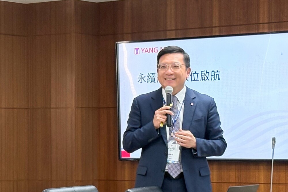 陽明海運蔡豐明董事長為高科大菁英學院學員們帶來精彩演講。