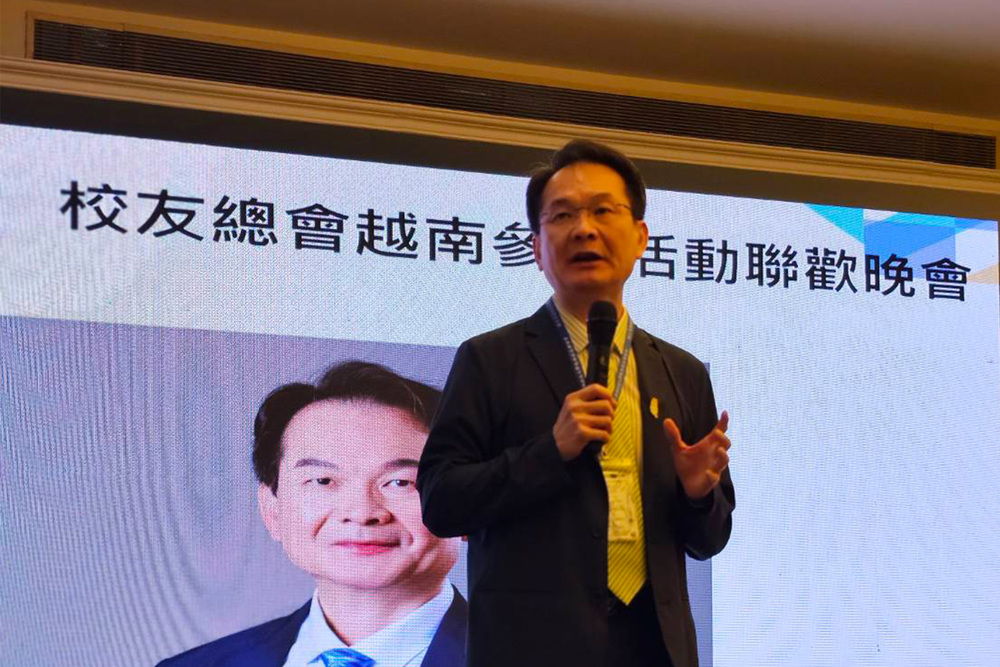 高科大校長吳忠信於越南校友會年度聯誼活動致詞，感謝旅越校友長期支持母校發展，並期盼攜手深化臺越教育、產業與人才合作。