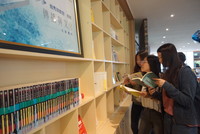 傳播學者翁秀琪贈書高科大嘉惠南部地區廣大的師生學子