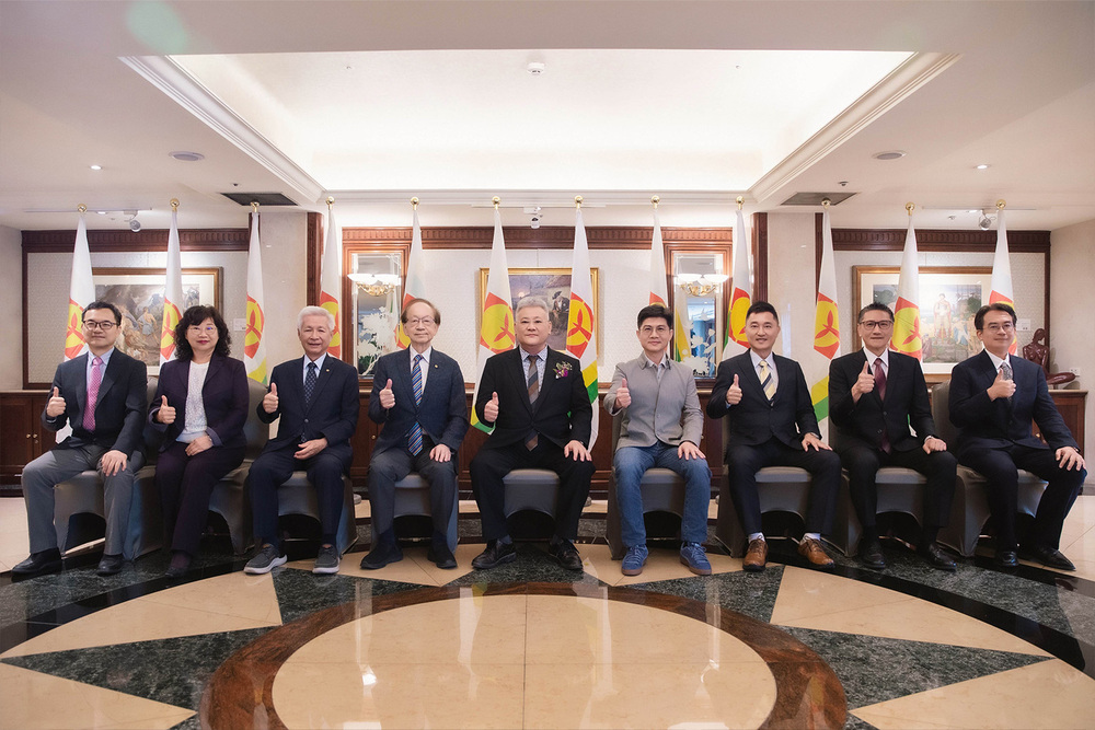 興農股份有限公司完成董事改選，由新任董事長劉雲松（中）與董事會團隊合影，展現兼具產業實務、學術專業與創新治理的新團隊陣容。