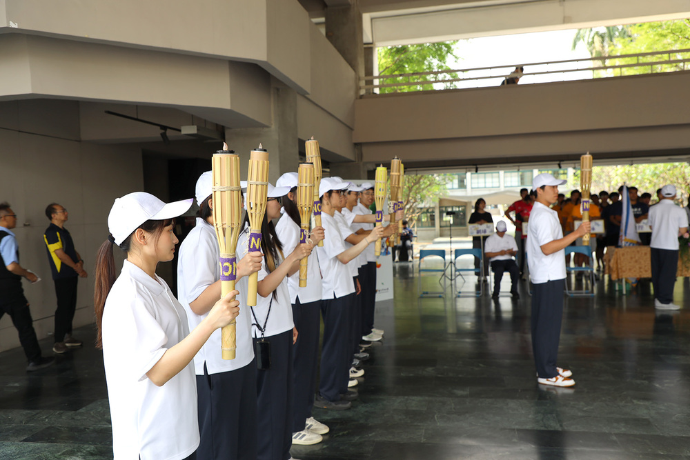 全國大專校院運動會聖火傳遞至高科大建工校區，中央大學聖火隊進入校園，象徵運動精神薪火相傳。