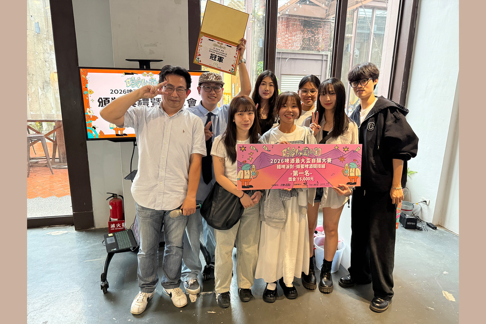 高科大水食系師生與實驗室團隊合影，展現產學合作與跨域培育成果。