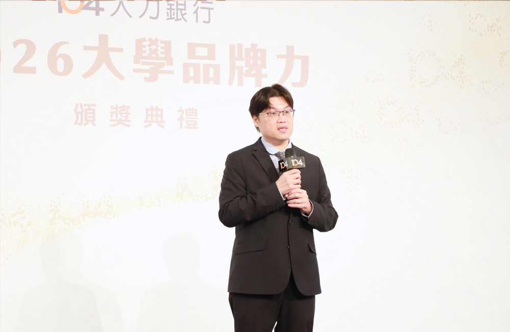教育部次長朱俊彰出席品牌力調查公佈大會，也特地呼應104呈現AI人才的未來趨勢，期待104多多對產業界推廣教育部整合的「TAICA臺灣大專院校人工智慧學程聯盟」。