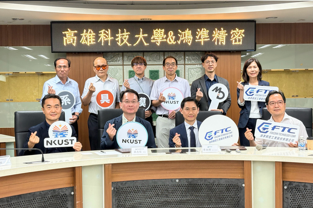 高科大團隊與鴻準精密工業股份有限公司團隊合影。