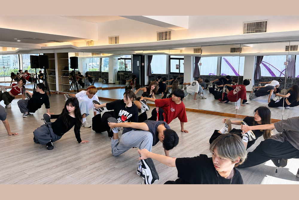 高雄市政府青年局打造「雄校聯社團養成實驗室」，設有舞蹈室等多元空間，提供學生社團練習、排演及籌辦活動使用。(照片引用轉自高雄市政府青年局)