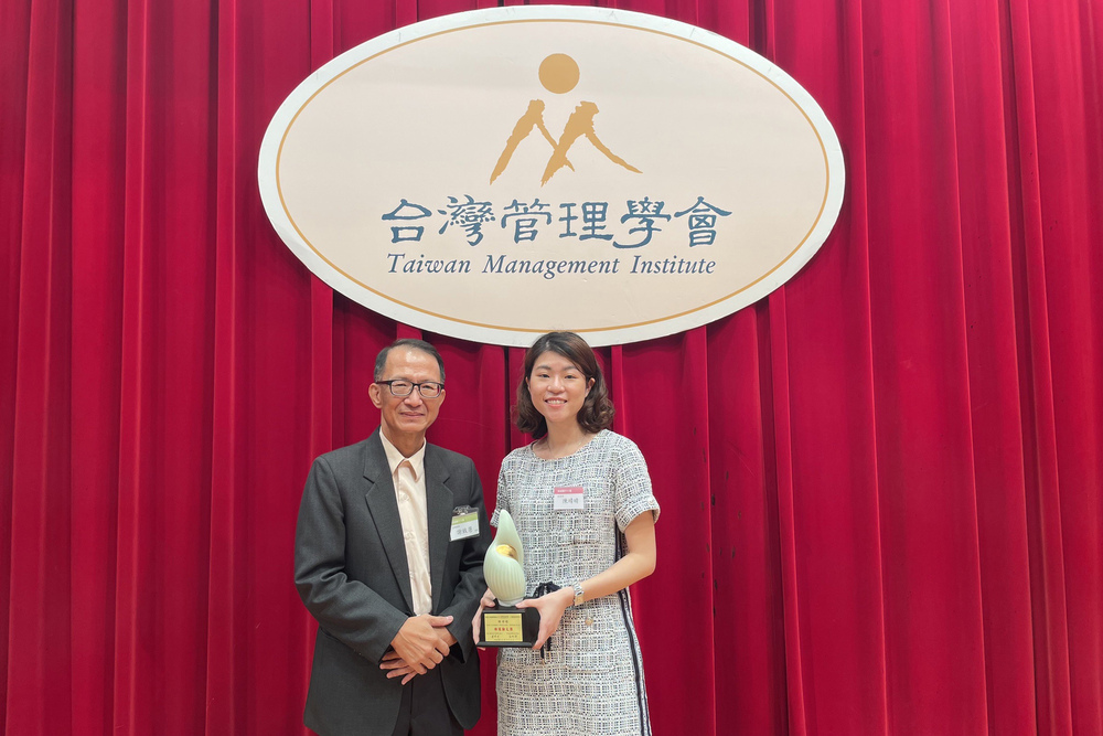 行銷系謝致慧老師指導陳靖晴研究生榮獲2022崇越全國碩士論文大賞流通管理組特優論文獎