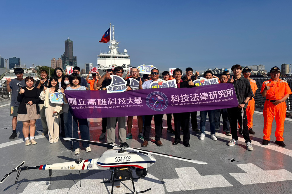 南機隊展示無人機設備，強化海上動態監控能力。