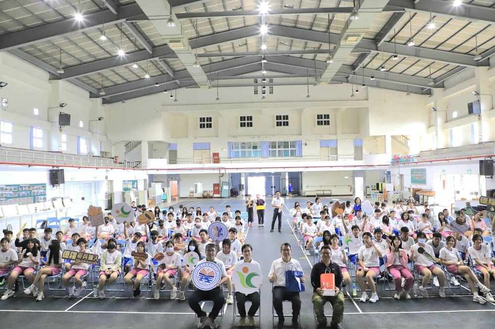 國立高雄科技大學推動國產雜糧食農教育，昨（7）日於高雄市南隆國中舉辦入校宣導活動，並推廣與遊戲化學習平台 PaGamO開發的食農教育遊戲「優糧奇兵獵人」。