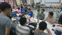 通識教育中心開設的「區域振興與社會創新」課程，與營建工程系的「建築資訊建模實務應用」跨域合作，日前走訪高雄市田寮崇德社區，舉辦創生黑客松的活動