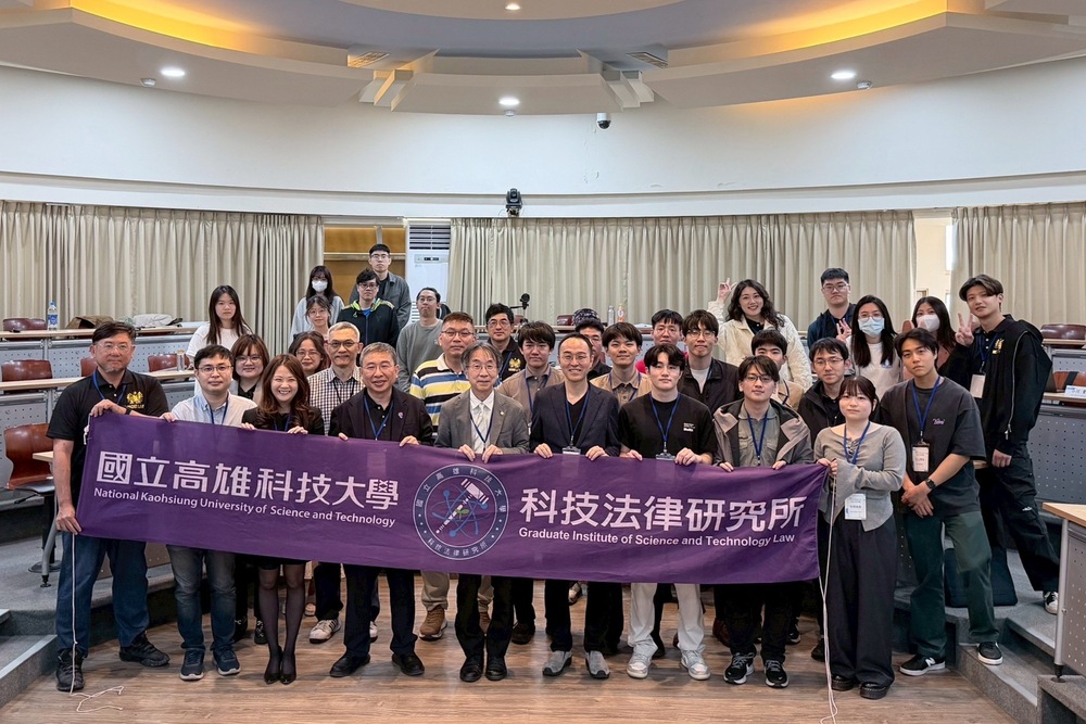國際學術講座活動合影(前排左1至右4:羅承宗教授、白江泰人助理教授、鄭莞鈴副教授、廖欽福所長、内藤浩樹教授、松井章浩教授)