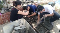 自己的房子自己蓋！泥岩土、砂、粗糠當材料 高科大學生與社區共創自然建築