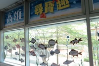 學生尋寶過程中必須得去翻書才能知道答案，藉此認識高雄、認識海洋、還能飽覽群書，非常有意義