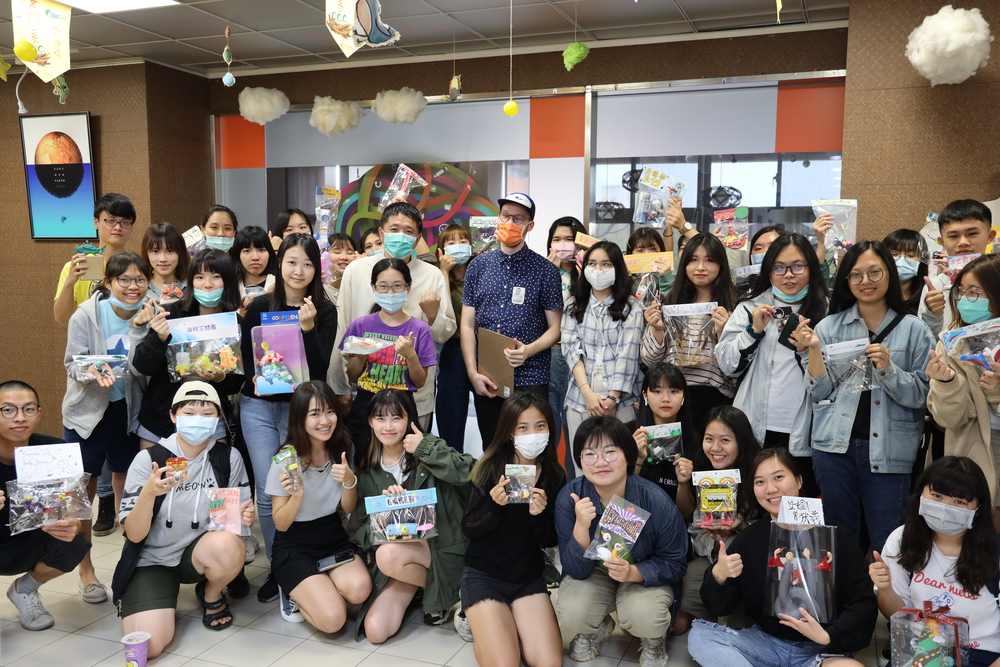 Gerard Jasperse擔任台南應用科技大學客座教授，受邀帶領文創系學生進行三週18小時的實作角色造型工作坊，成果發表於燕巢校區文創系藝術走廊展出，展期至4月1日止。