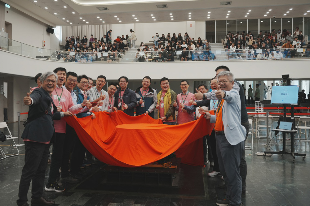 國立高雄科技大學土木系以台灣實際建築形式為題，第21屆抗震大作戰以「頂樓加蓋」為為主軸，考驗今年的參賽團隊。全國中學及大專合計超過150支隊伍參賽，在高科大建工校區12月13日熱鬧完賽。