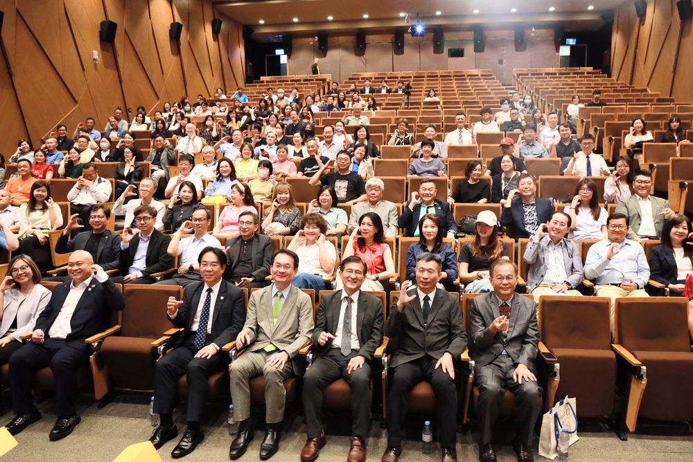 全球EMBA交流協會舉辦《大師E開講：校長來開講》論壇，邀集六所大專校院校長齊聚高雄，與現場企業界、教育界及EMBA校友共同探討AI時代的人才培育與技職教育發展方向。