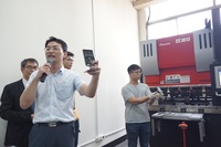 高科大引領模具產品設計風潮(運用多功能鈑金成形折彎出手機架)