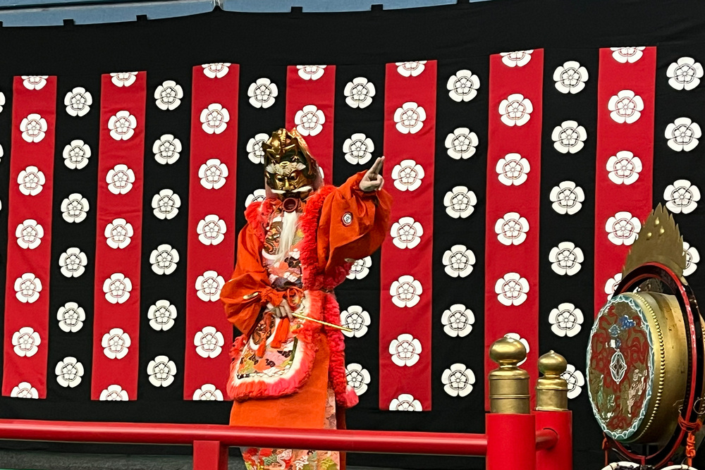 雅樂演出(2):雅樂結合舞蹈與華麗裝束的「陵王」
