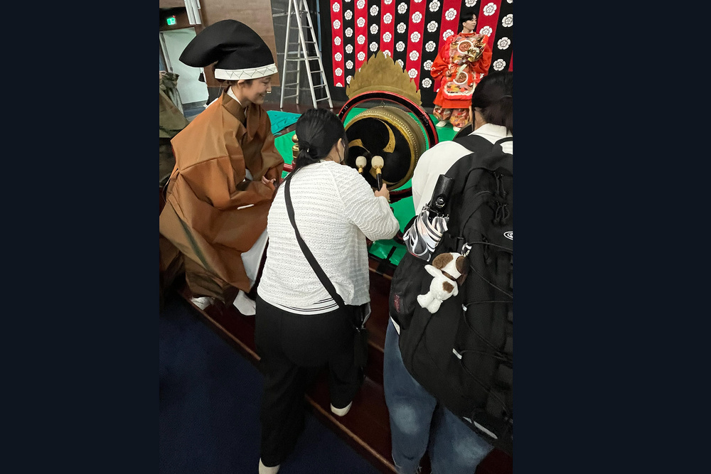當日參與學生與日本雅樂演奏者交流與體驗