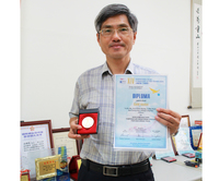 高科大電子工程系副教授吳毓恩以全國首創可偵測高速鐵路列車軸箱溫度系統  榮獲2018烏克蘭國際發明展金牌