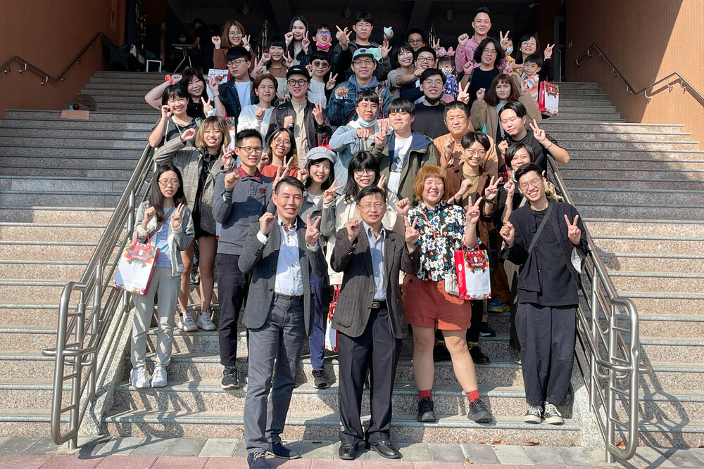 高科大文創系在金犢獎連續二年拿回17座獎項，收穫驚人，也是創系20週年的大好消息。