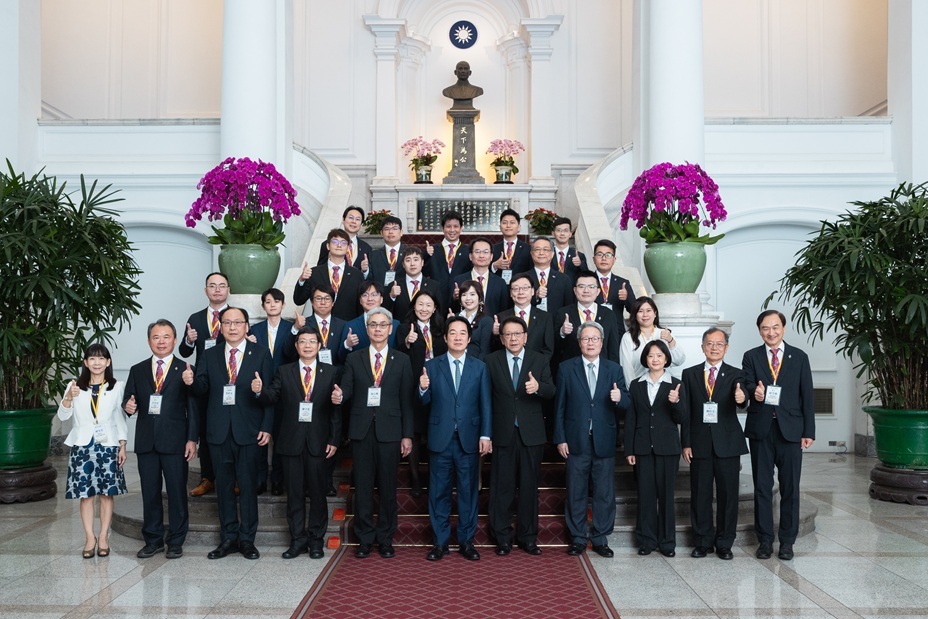 校長吳忠信(第三排右3)於今日(6月1日)至總統府晉見總統賴清德合影照。