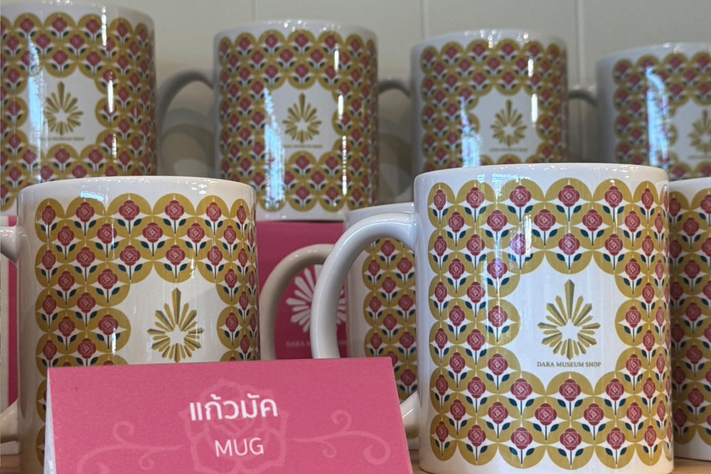 高科大學生設計的圖紋獲得泰國皇家商品採用並商品化，是很重要的肯定。圖為馬克杯產品。