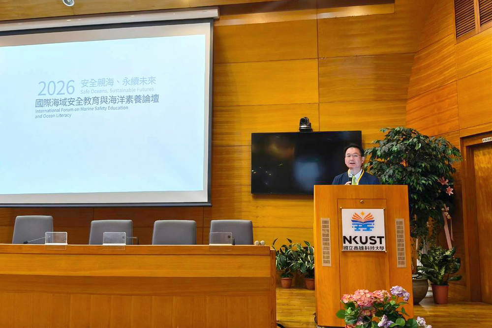國立高雄科技大學校長吳忠信於開場致詞，與國內外專家及救生實務工作者共勉安全親海的重要性。