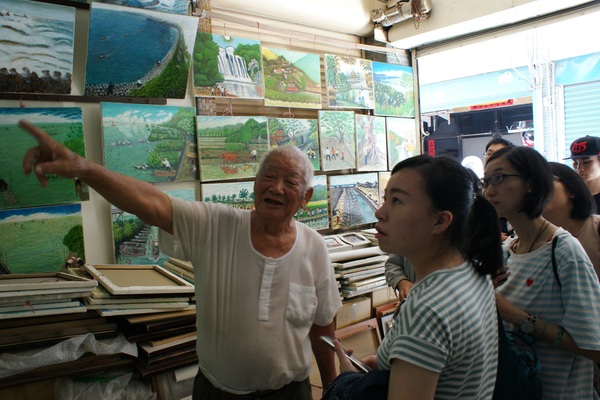 學生採訪人稱「仙化仙」現年84歲的尤辰允老師傅