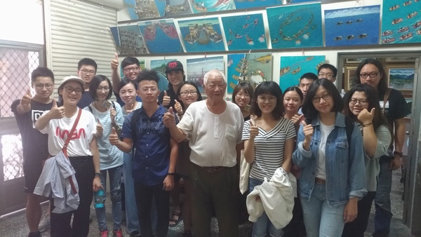 學生採訪人稱「仙化仙」現年84歲的尤辰允老師傅